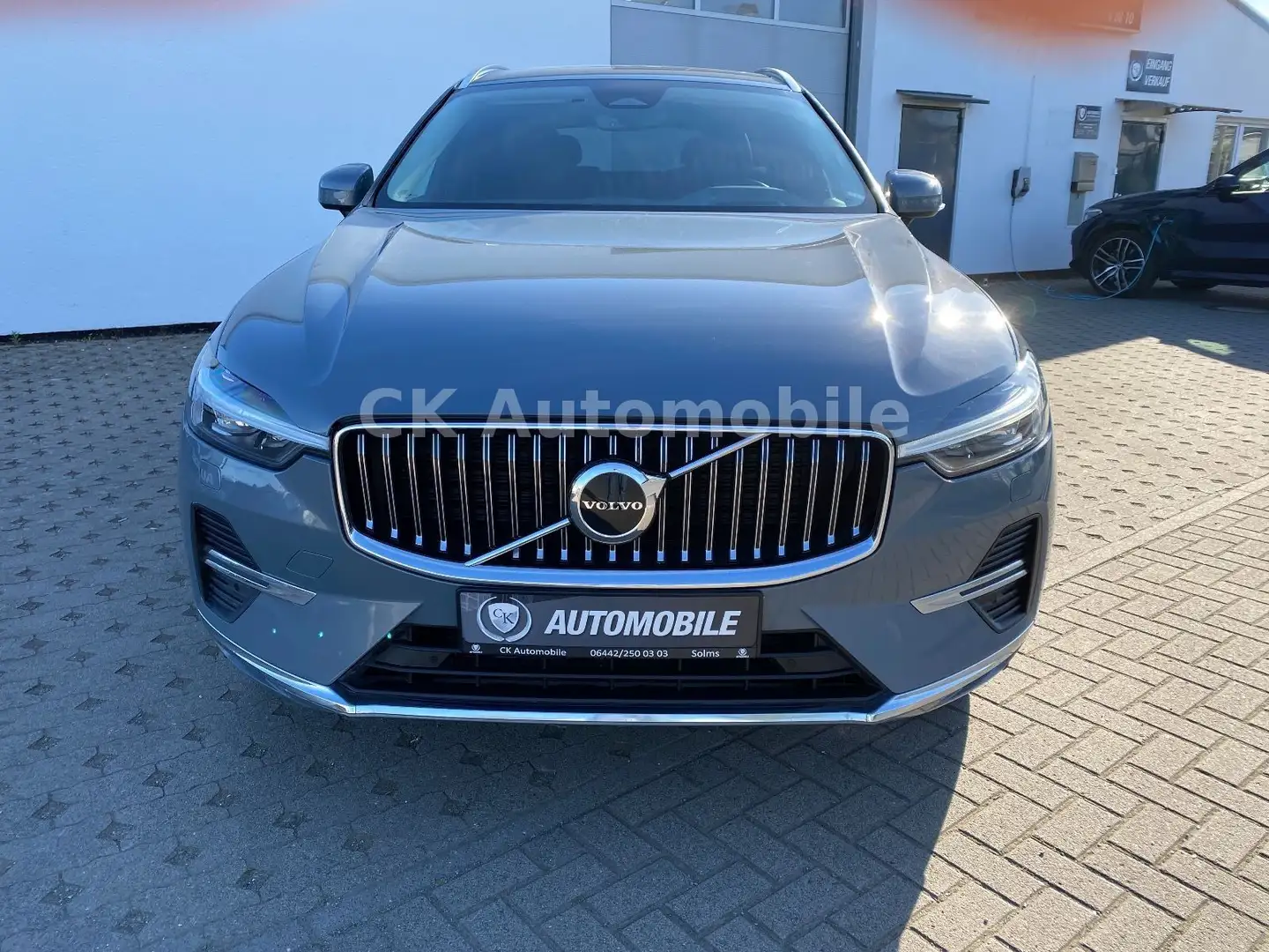 Volvo XC60 B4 Inscription 2WD/Head-Up/Pano/LED/Kamera Gris - 2
