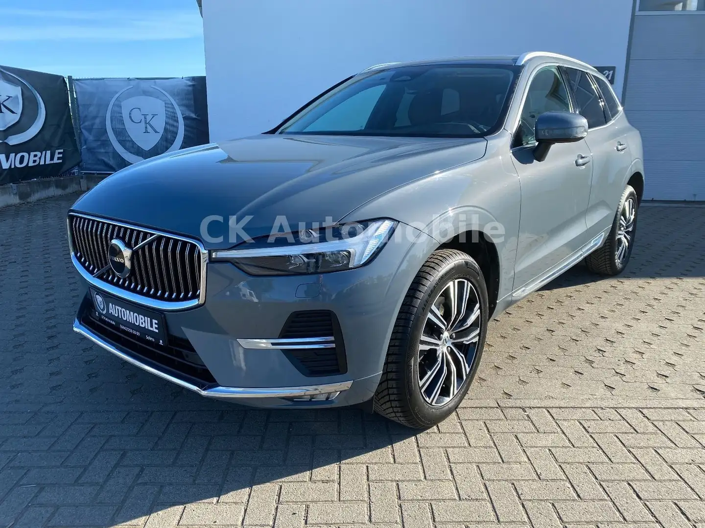 Volvo XC60 B4 Inscription 2WD/Head-Up/Pano/LED/Kamera Gris - 1