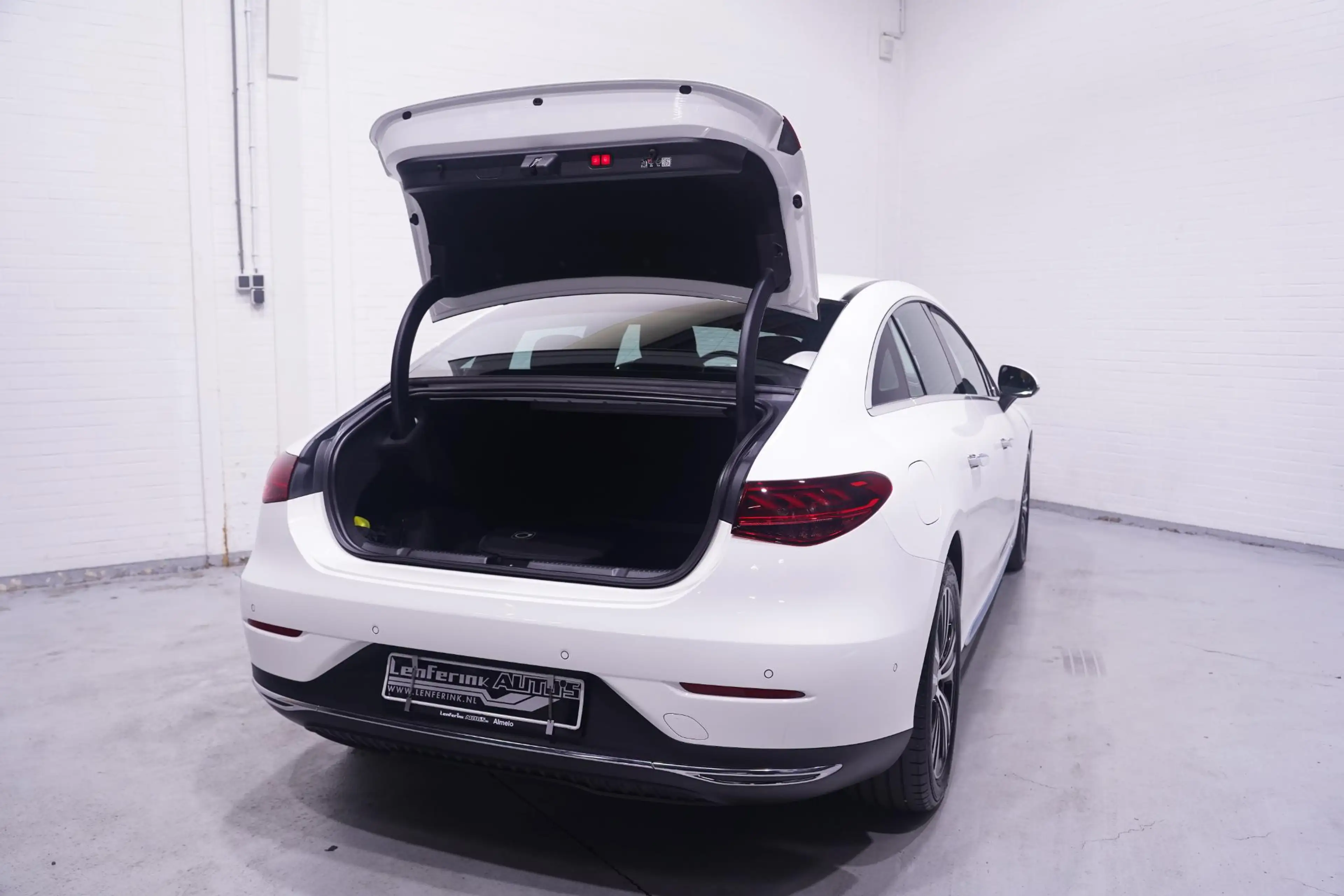 Mercedes-Benz EQE 300 Apple Carplay DAB 2-Zone Clima LED elek. Stoelen m — photo 16