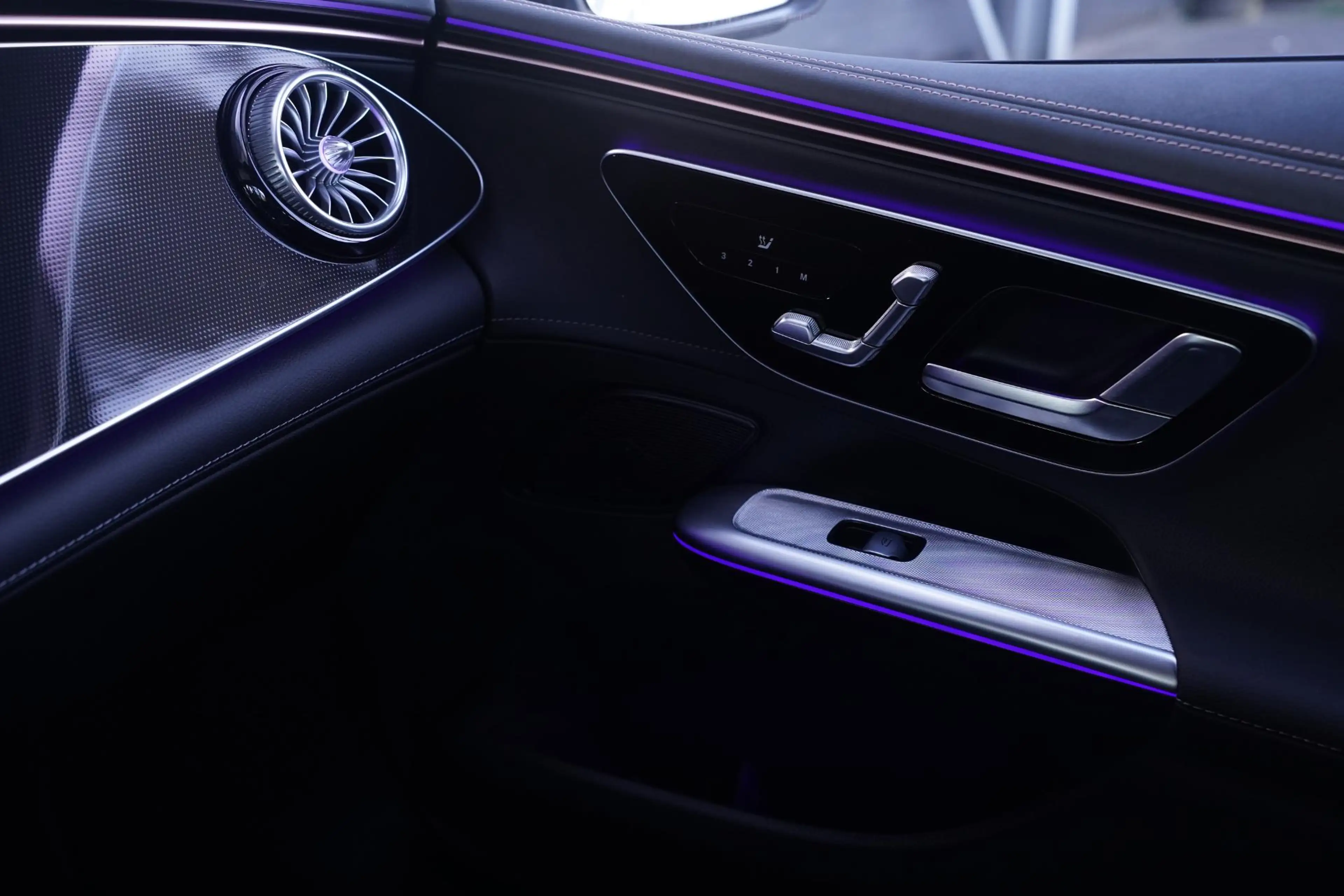 Mercedes-Benz EQE 300 Apple Carplay DAB 2-Zone Clima LED elek. Stoelen m — photo 44