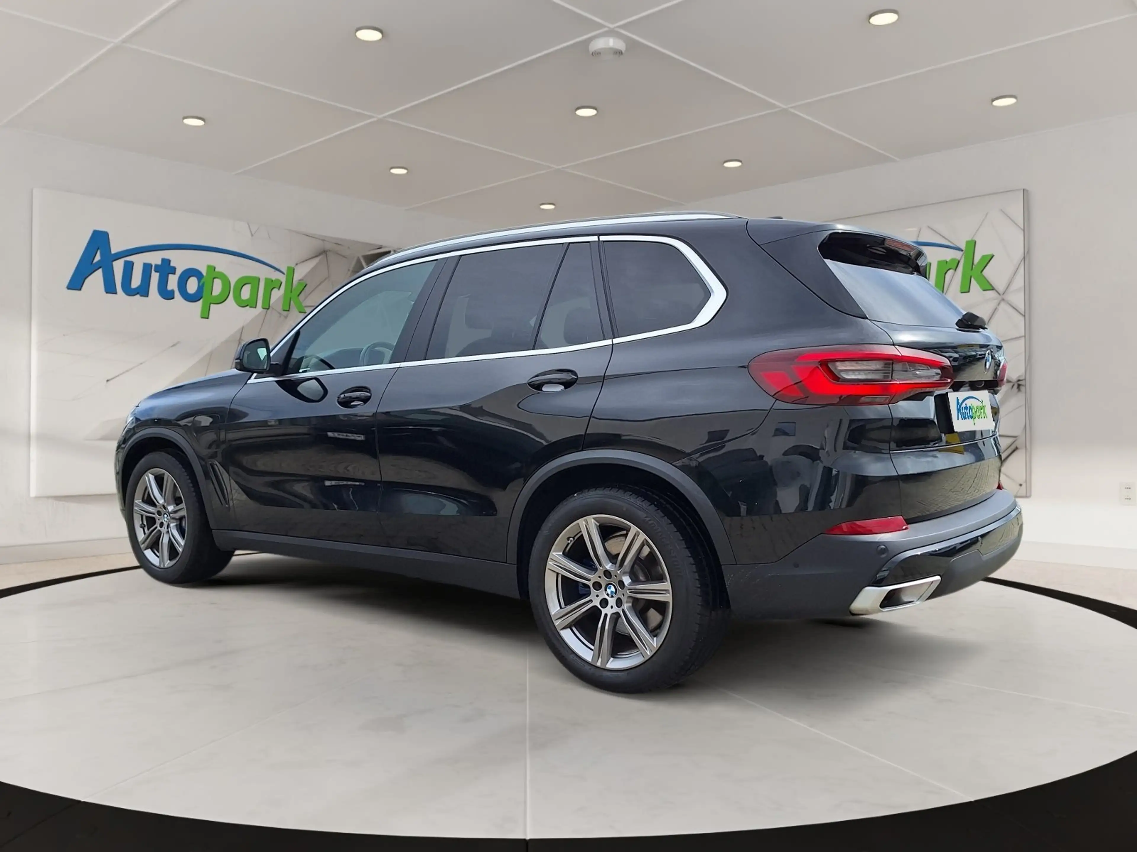 BMW X5 xDrive45e — photo 6