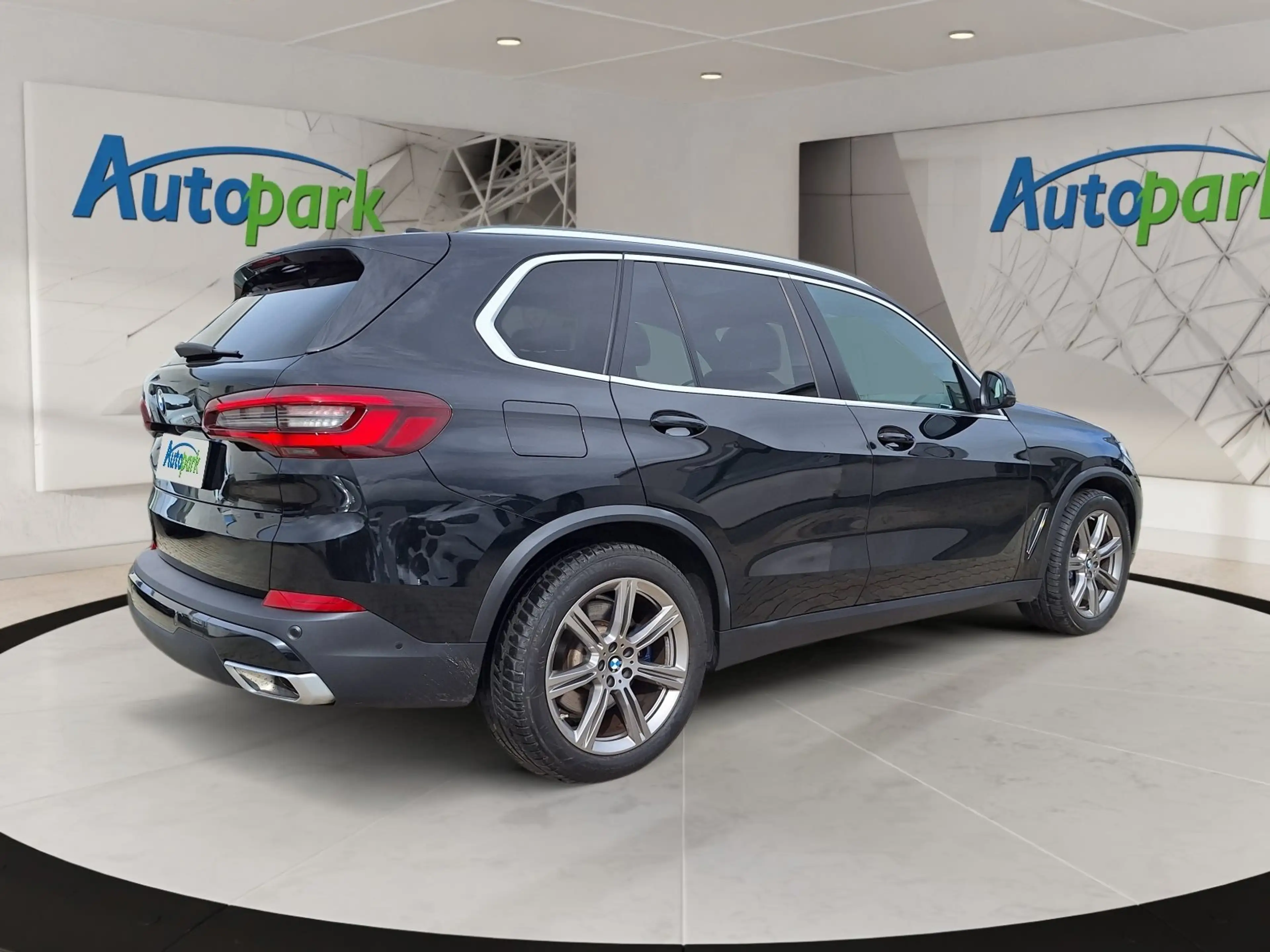 BMW X5 xDrive45e — photo 8