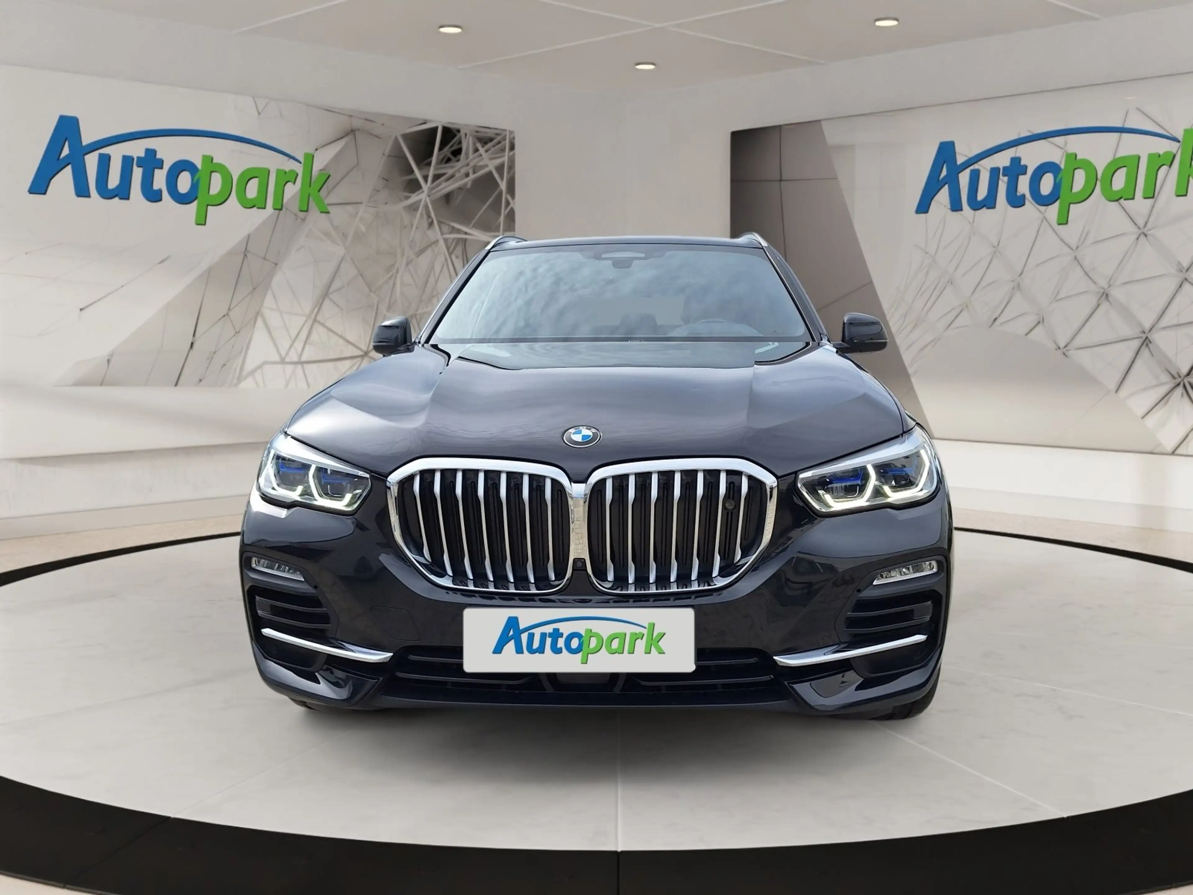 BMW X5 xDrive45e — photo 2