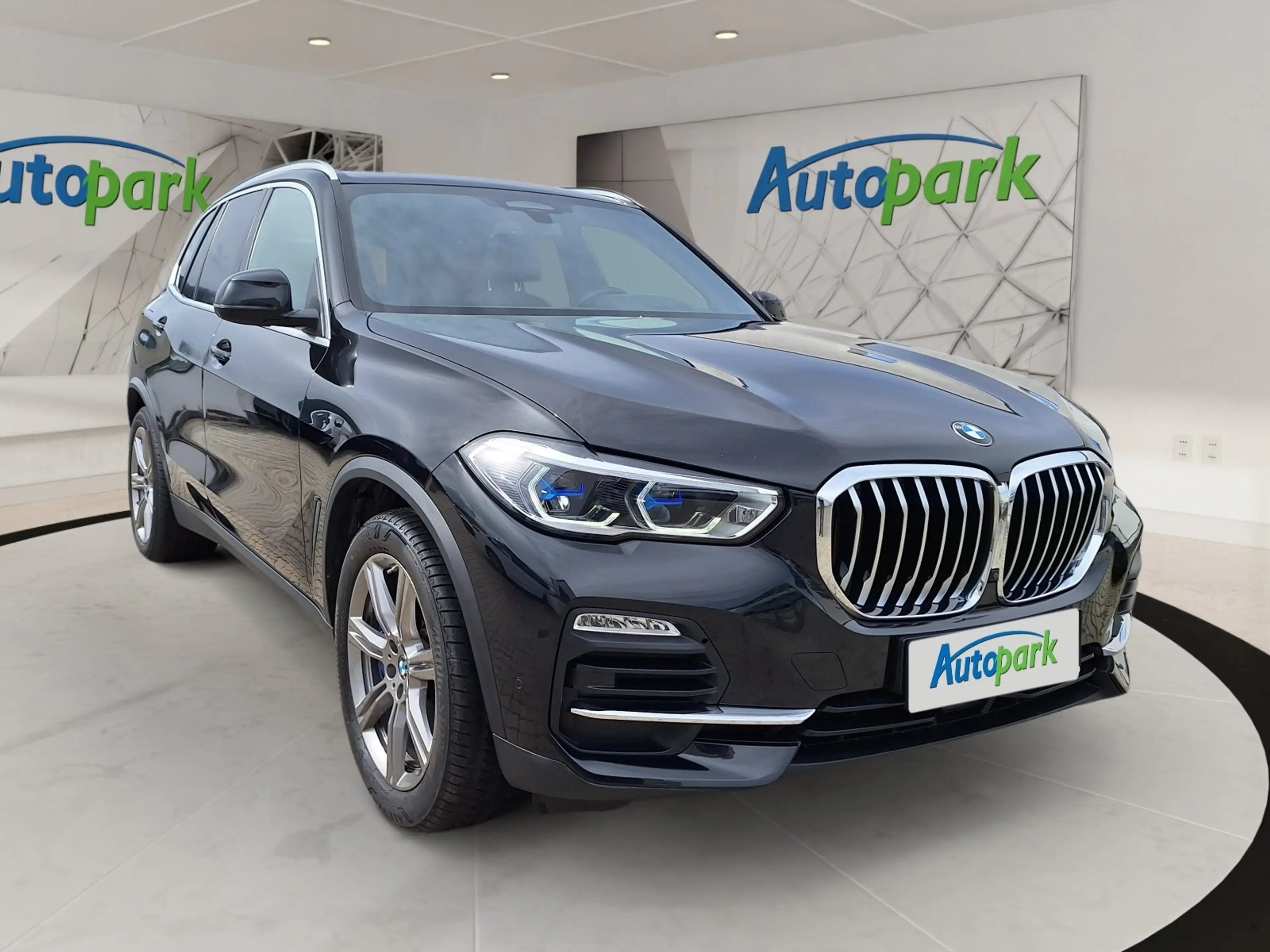 BMW X5 xDrive45e — photo 3