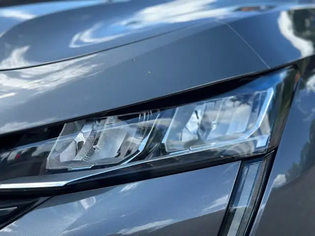 Peugeot 308 view 3