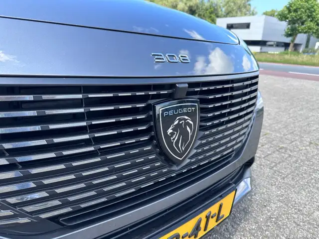 Peugeot 308 view 4