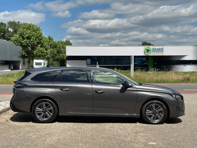 Peugeot 308 view 6