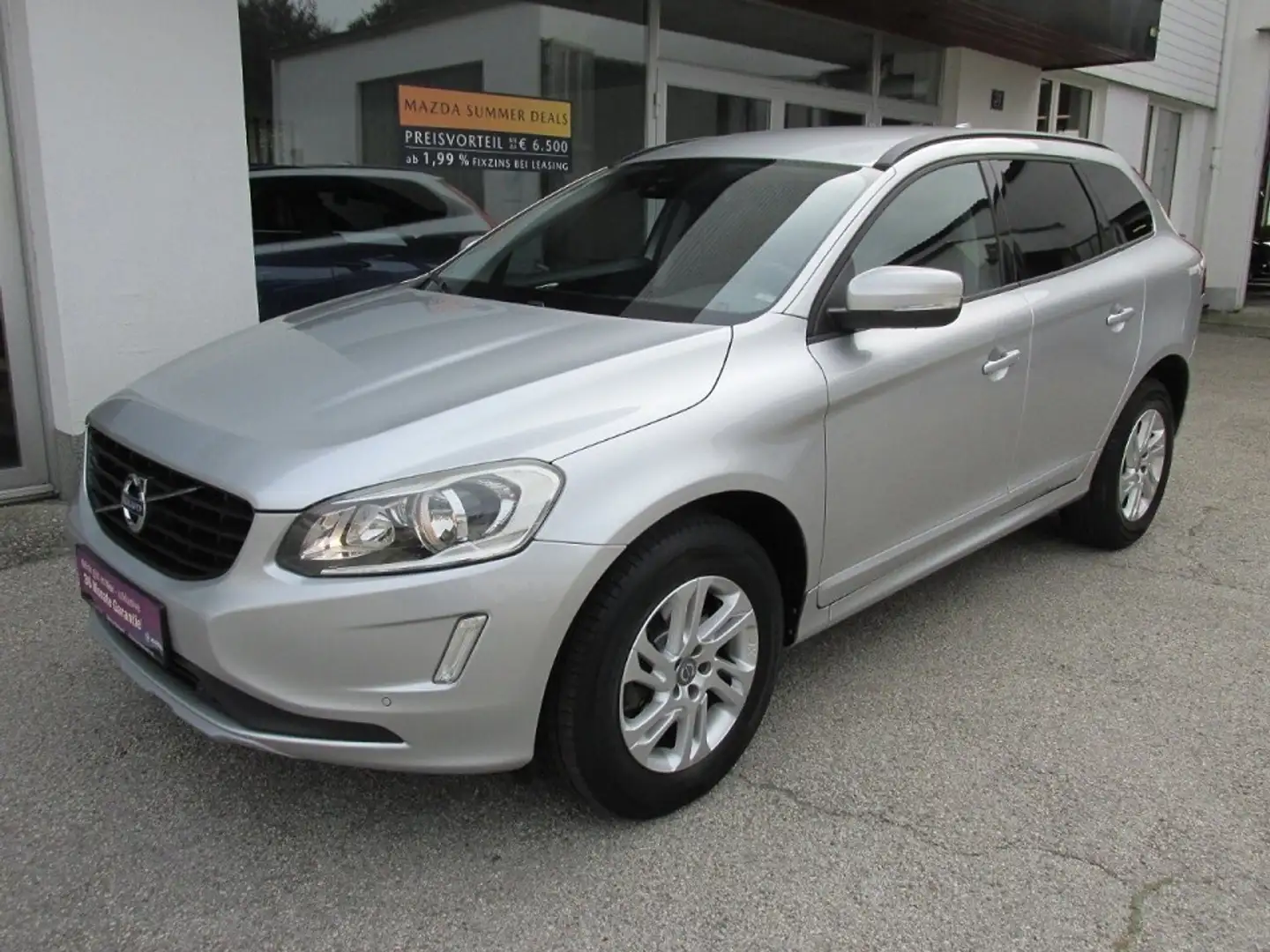 Volvo XC60 D3 Kinetic Geartronic Silber - 1