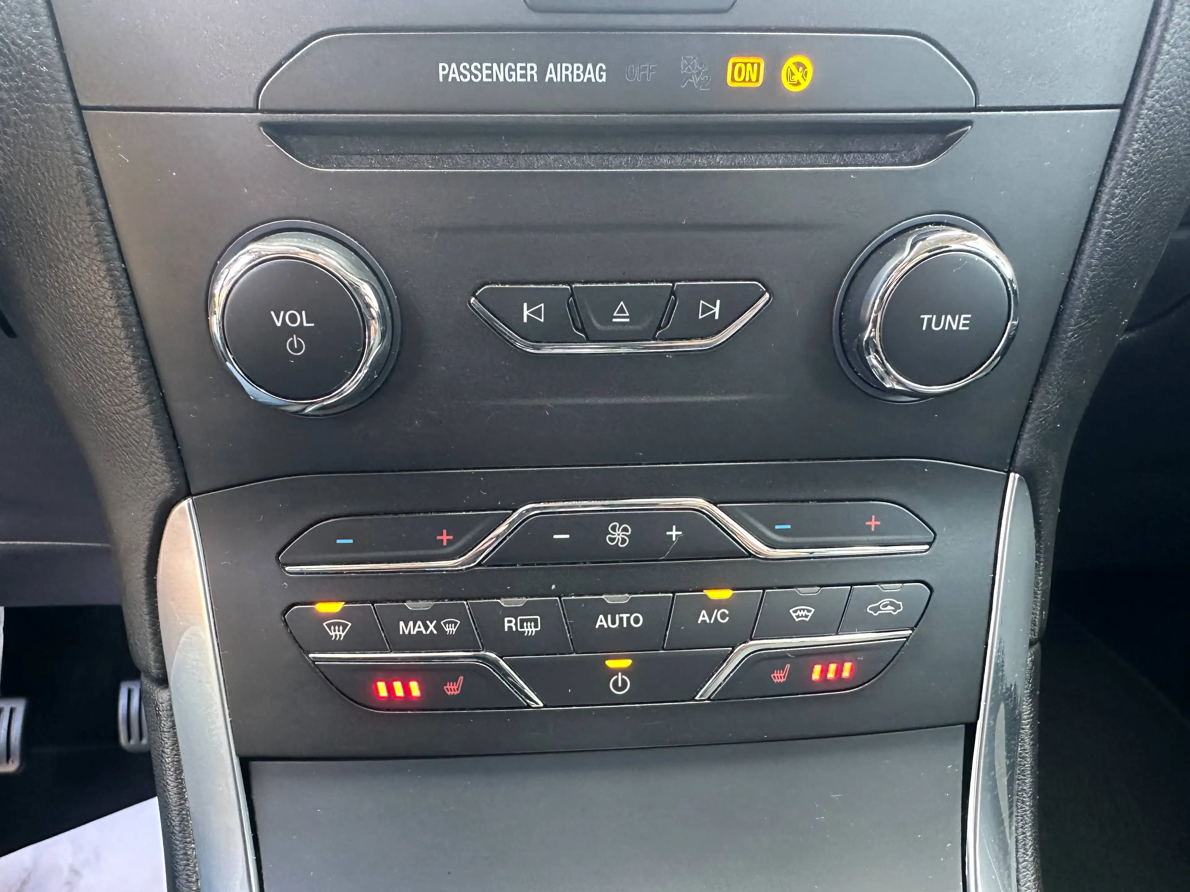 Ford Galaxy 2.0 TDCI Titanium+7 SITZE+NAVI+6 GANG+KLIMATRONIK+PDC+KAMERA+SHZ+TEMPOMAT+EURO 6 — photo 8