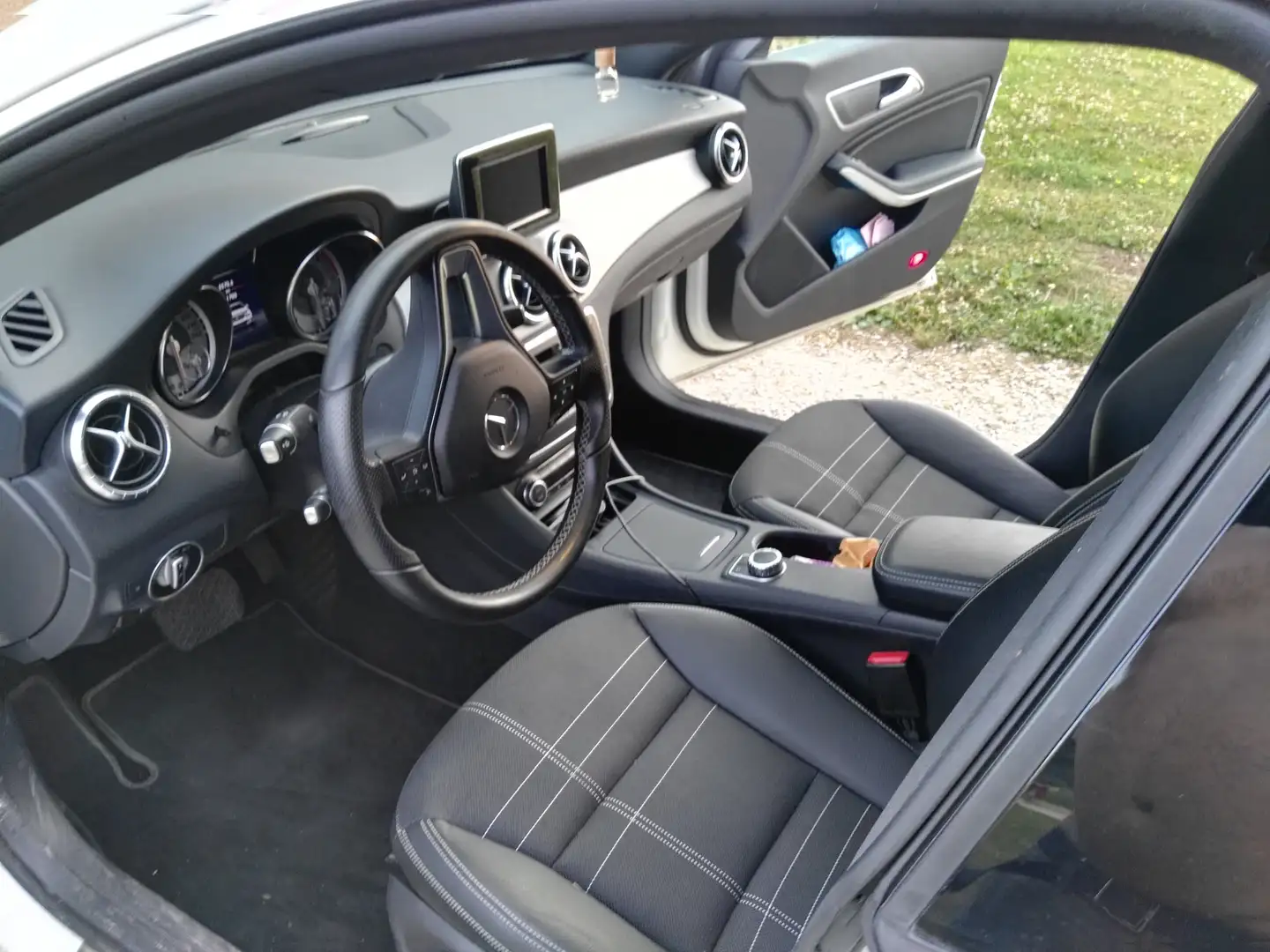 Mercedes-Benz CLA 220 177 ch sensation 7 G Blanc - 1