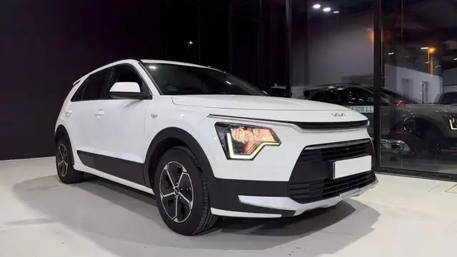 Kia Niro 1.6 HEV Concept 141