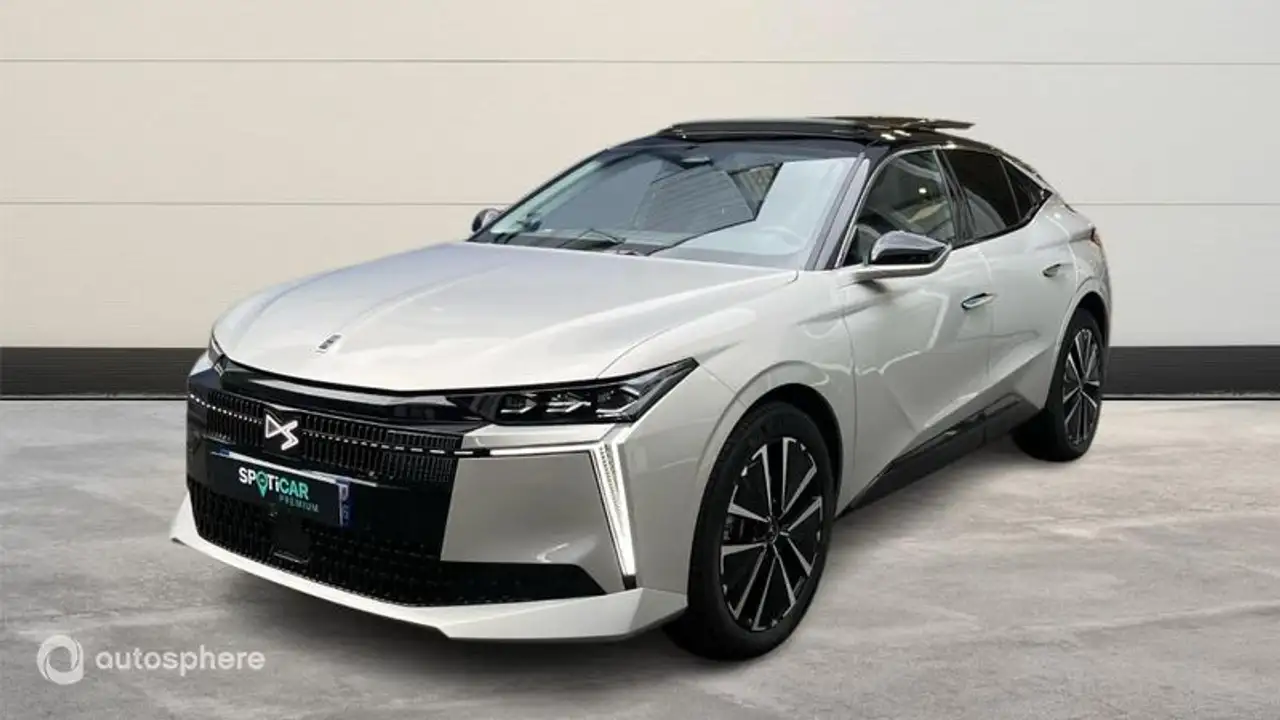 DS Automobiles N°4