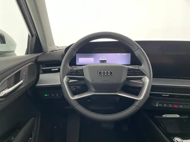 Audi Q3 view 12