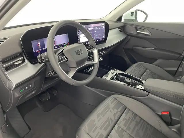 Audi Q3 view 8