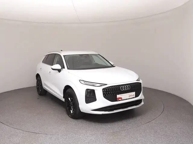 Audi Q3 view 2