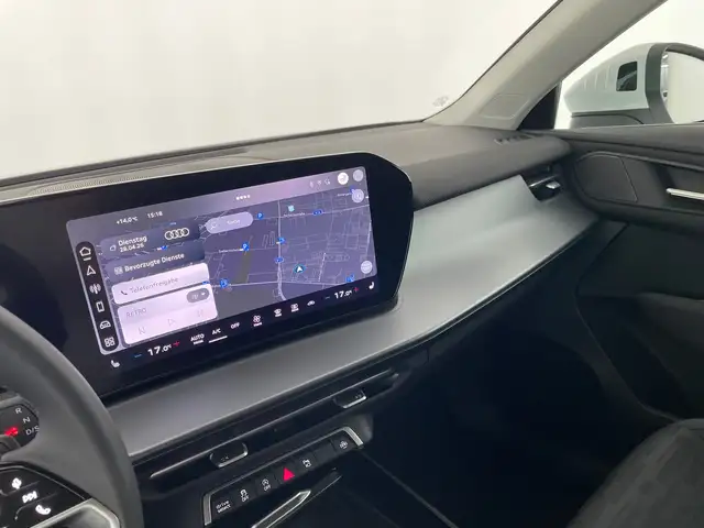 Audi Q3 view 9