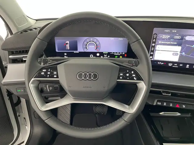 Audi Q3 view 13