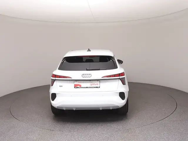 Audi Q3 view 6