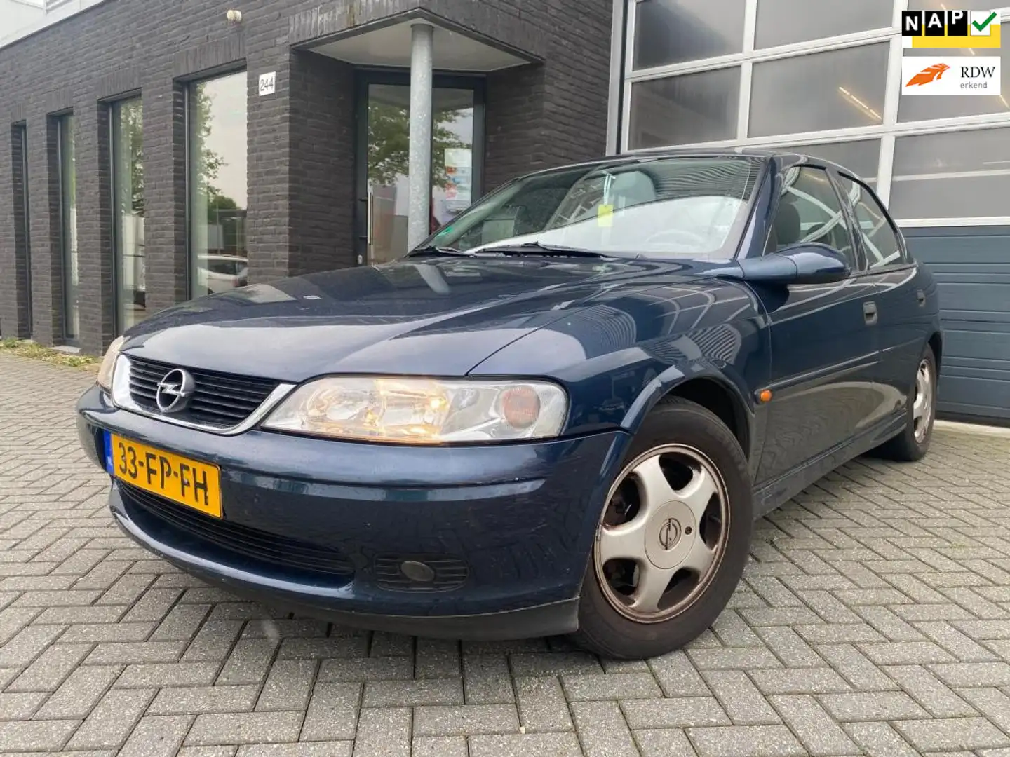 Opel Vectra 1.6-16V Business Edition Automaat |Climate control Blauw - 1