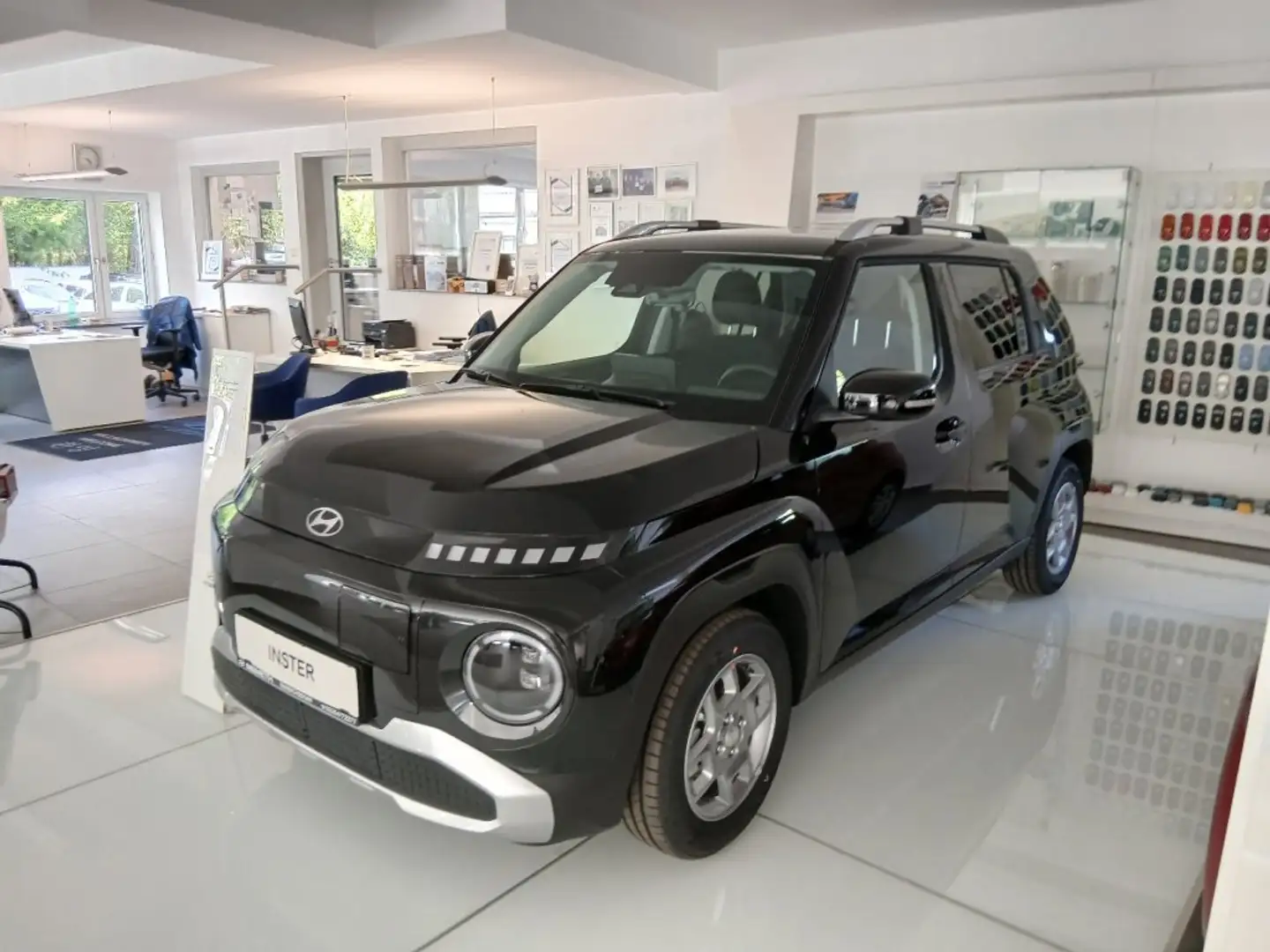 Hyundai Inster Trend Line 49kWh r5t52-P3-O1 Schwarz - 1