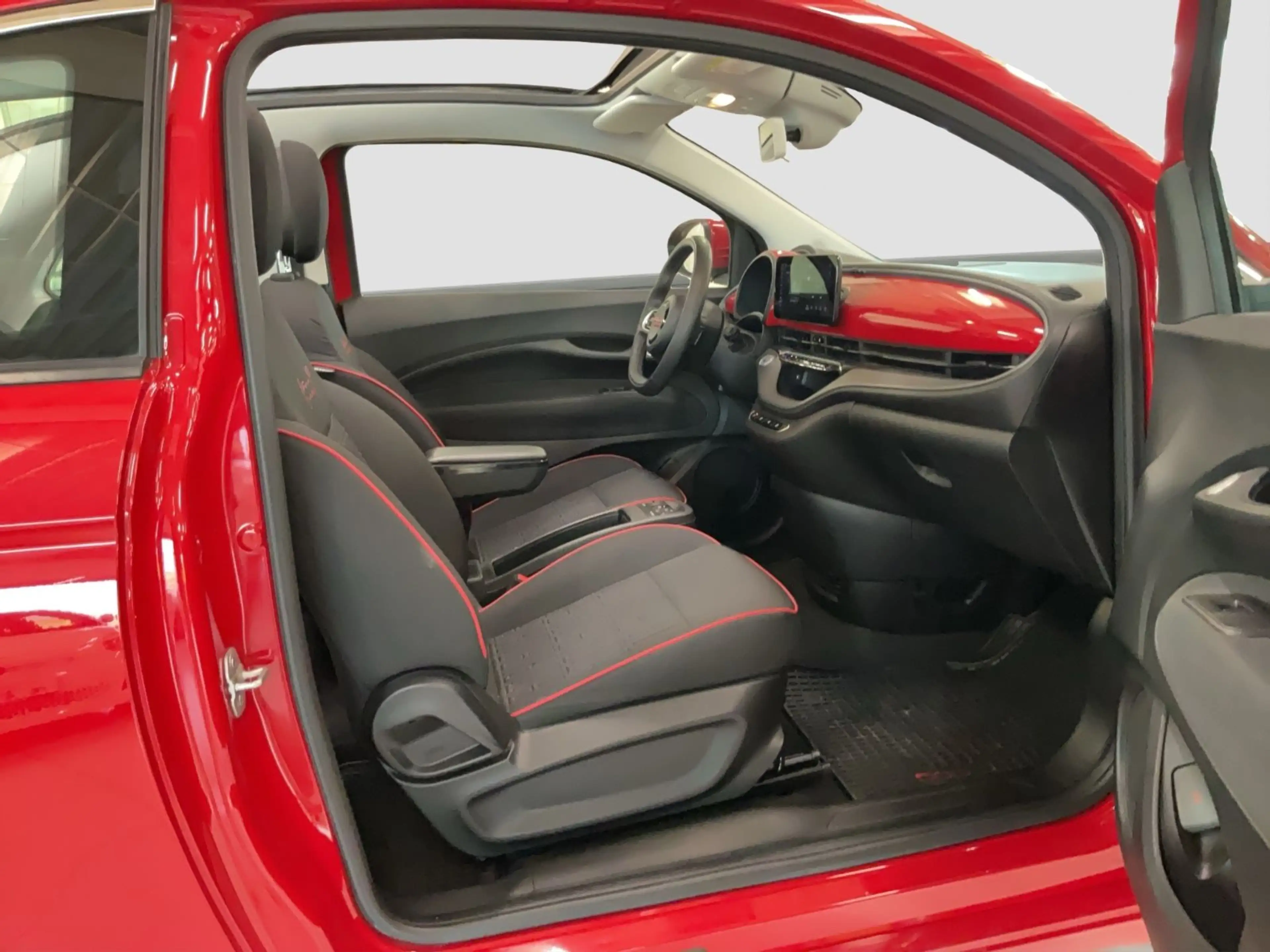 Fiat 500e 42 kWh Cabrio — photo 12