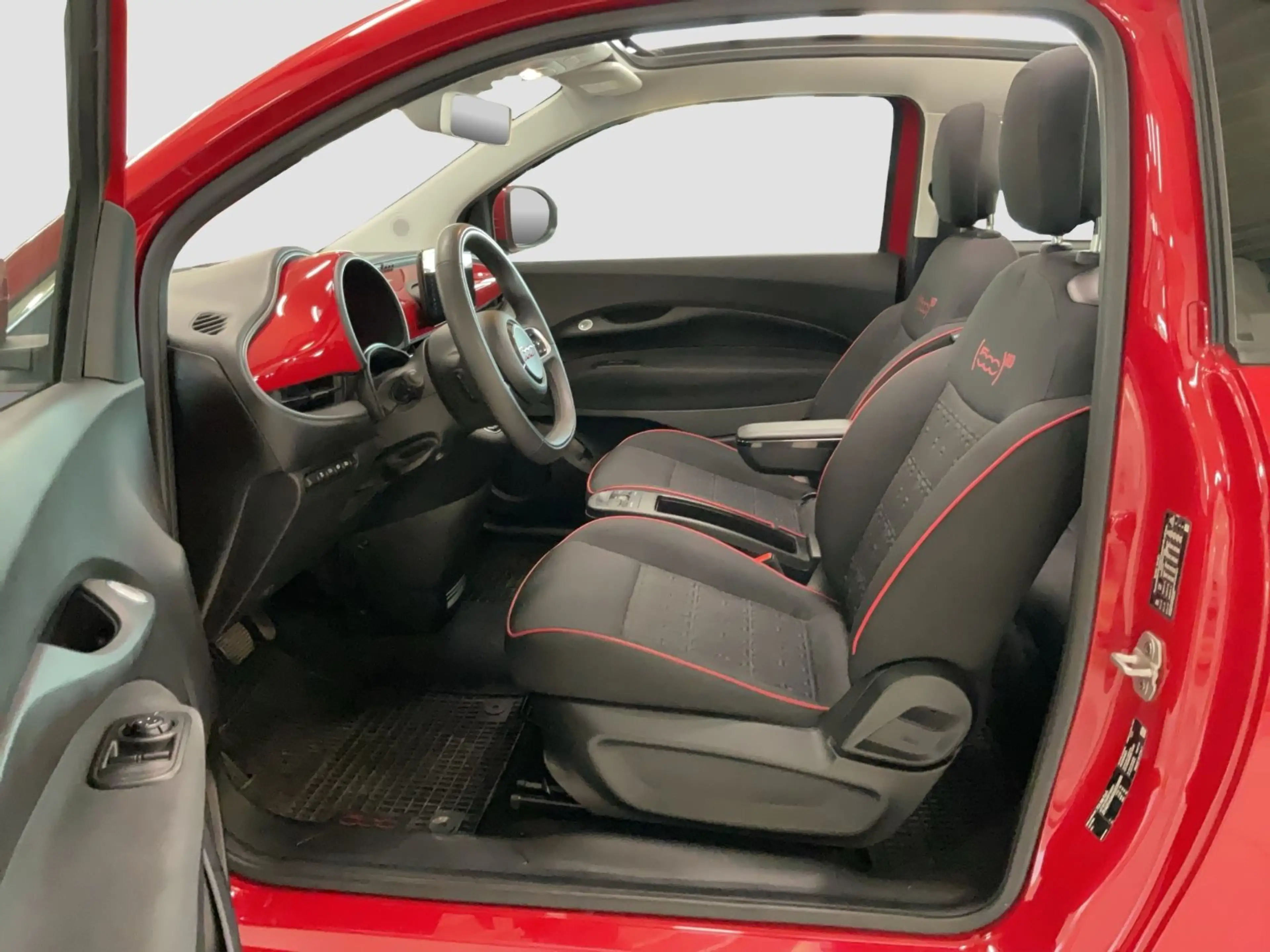 Fiat 500e 42 kWh Cabrio — photo 11