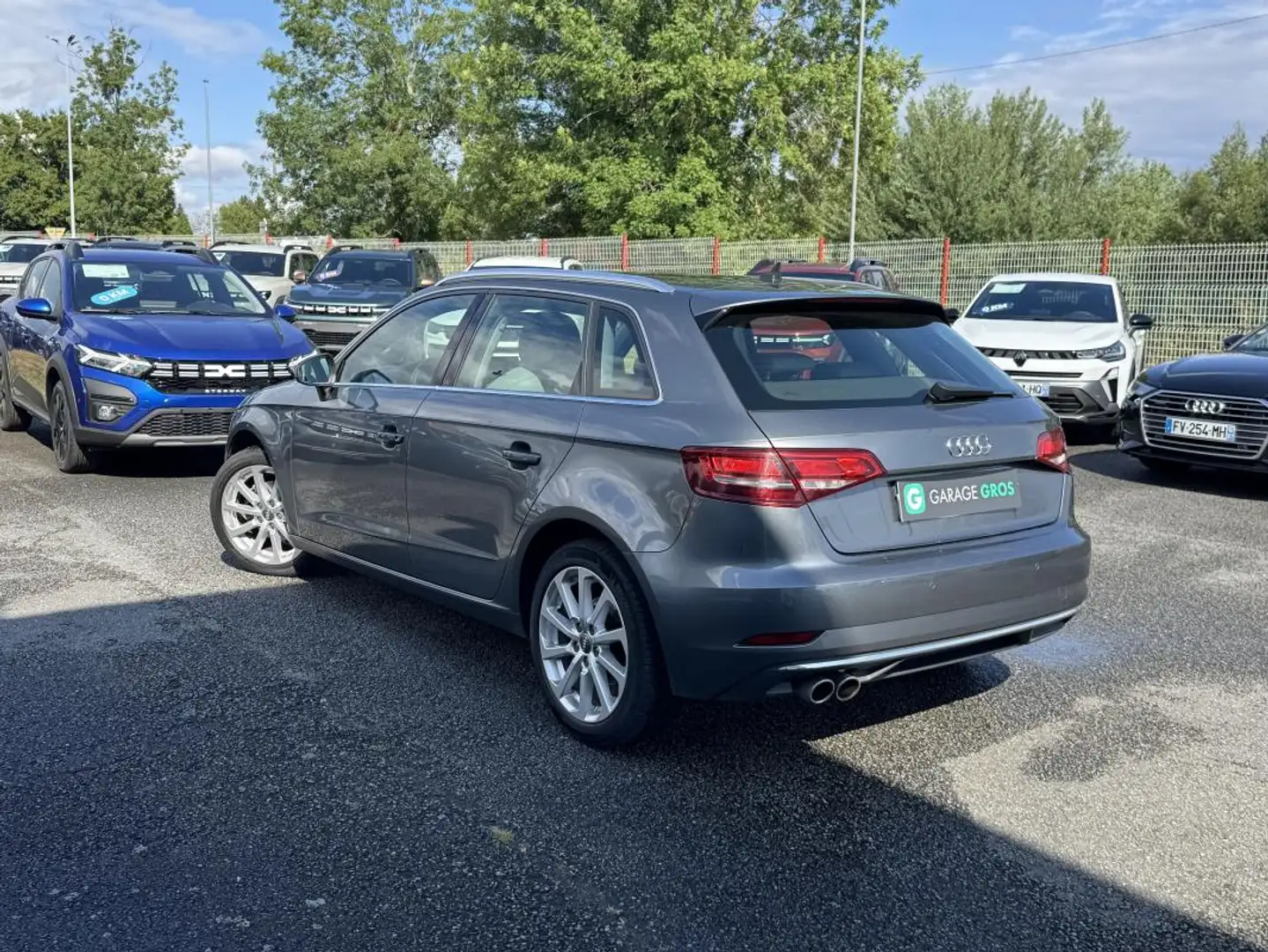 Audi A3 35 TFSI CoD 150 S tronic 7 Design Gris - 2