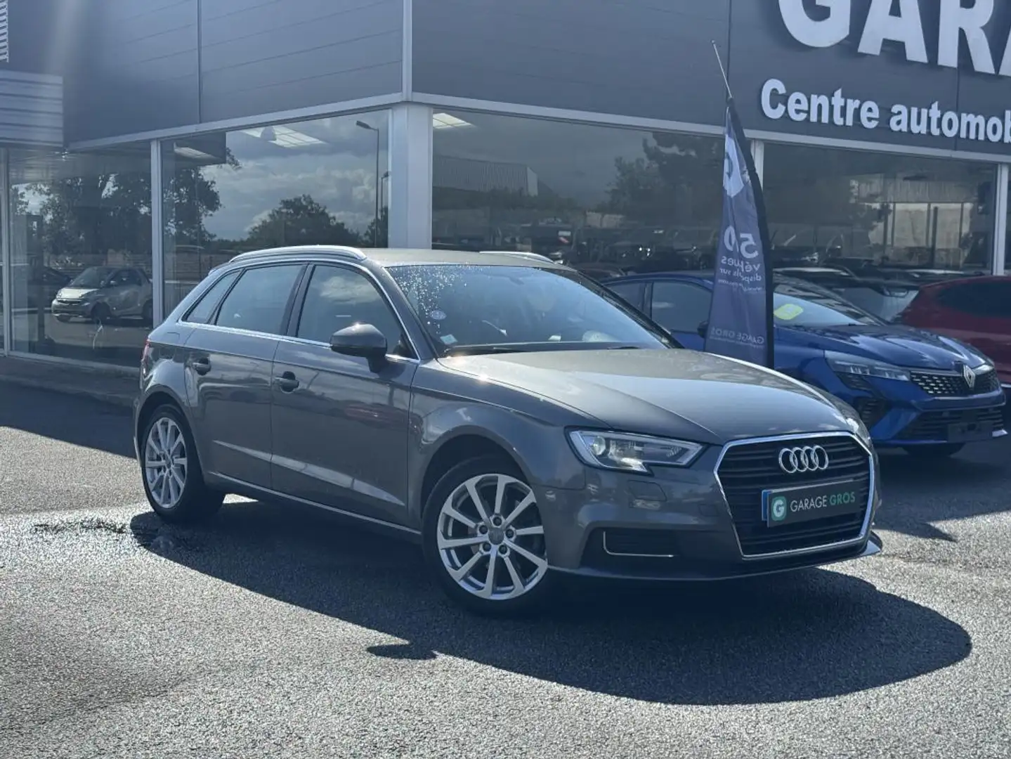 Audi A3 35 TFSI CoD 150 S tronic 7 Design Gris - 1