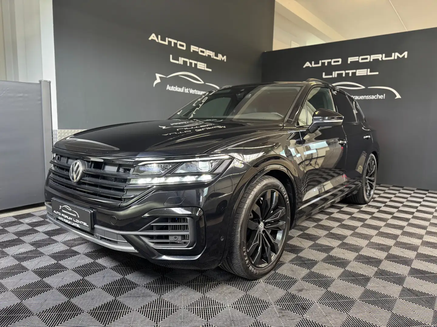 Volkswagen Touareg R-Line 4Motion-19%MWST-LUFT-AHK-LED-DIGITAL- Schwarz - 1
