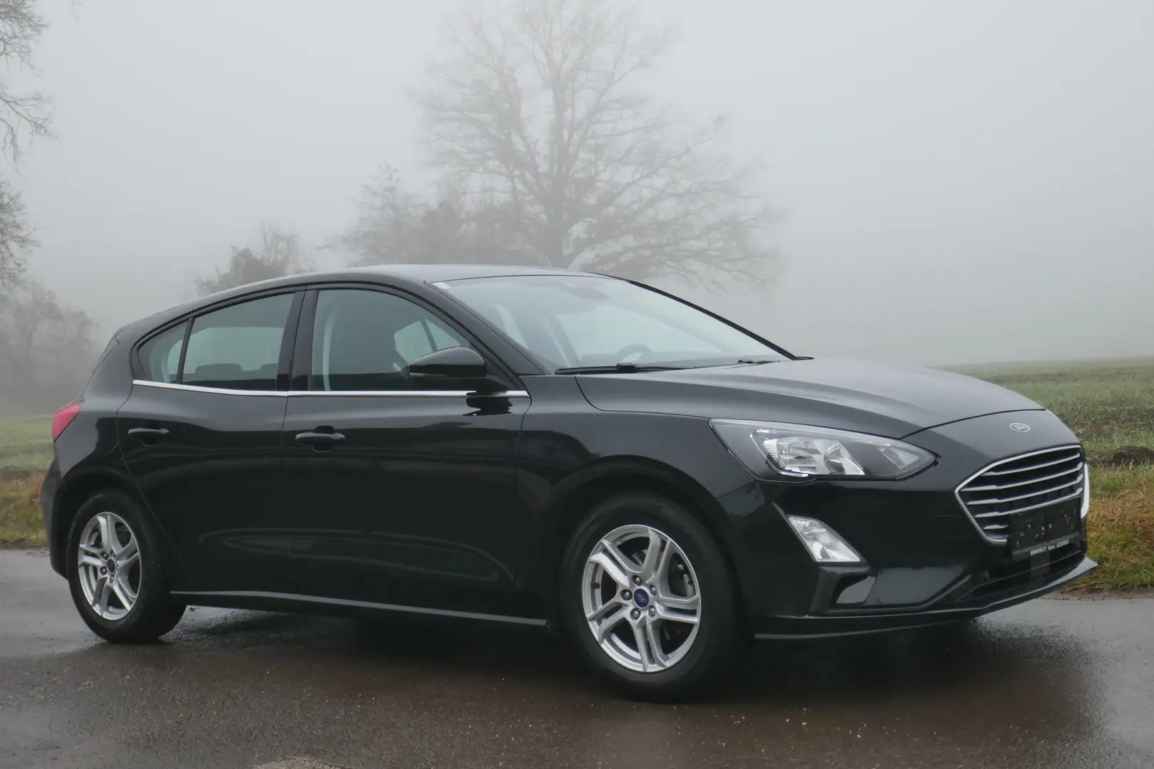 Ford Focus Titanium Schwarz - 1