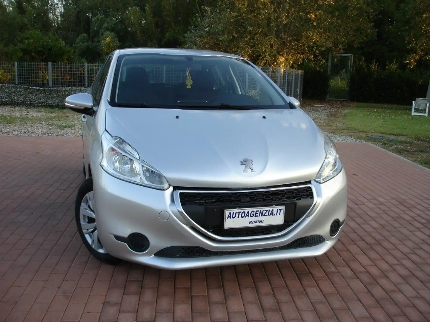 Peugeot 208 1° serie 1.2 VTi 82 CV 5 porte Active Gris - 1