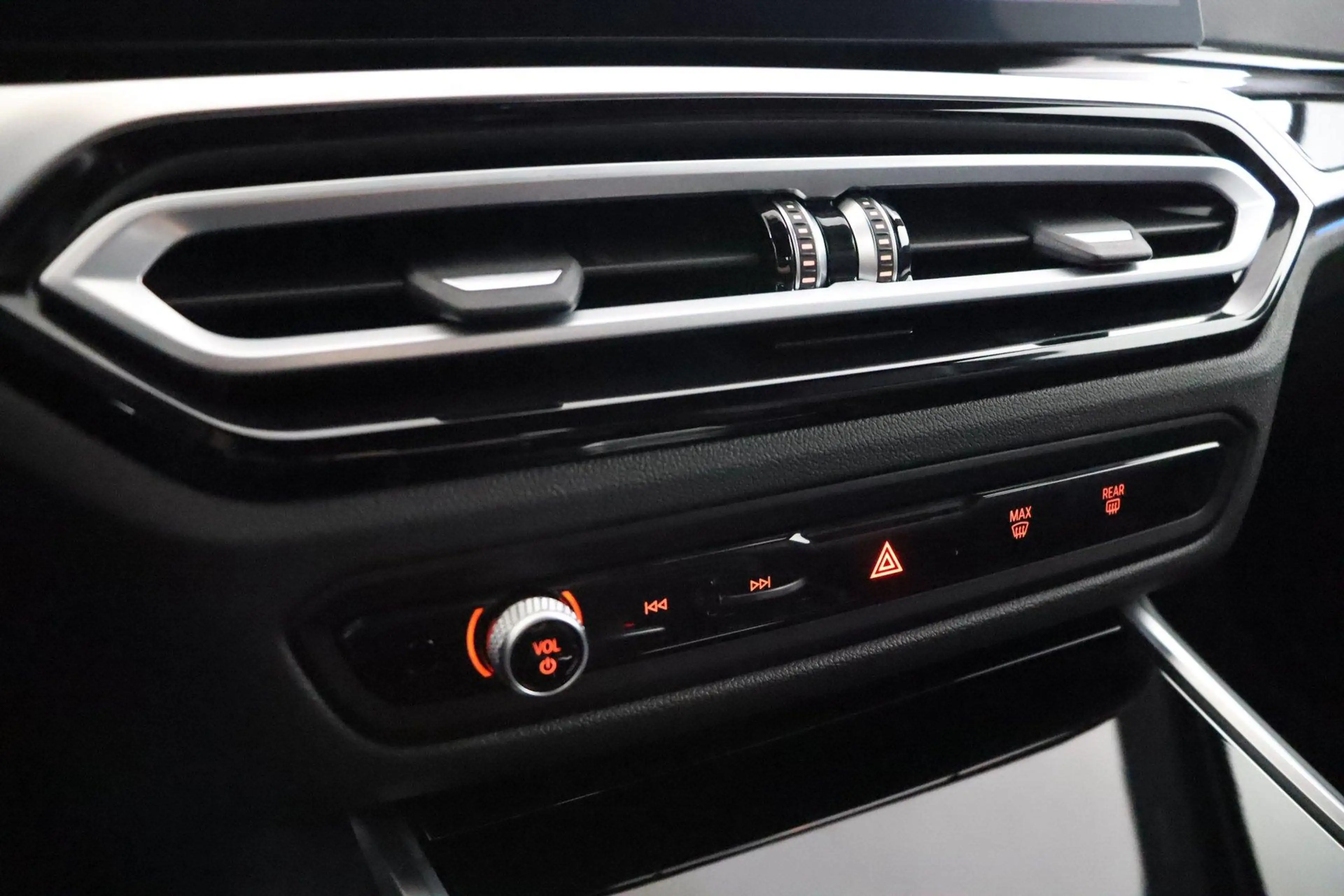 BMW i4 eDrive40 84 kWh | Stoelverwarming | Navigatie | Pa — photo 6