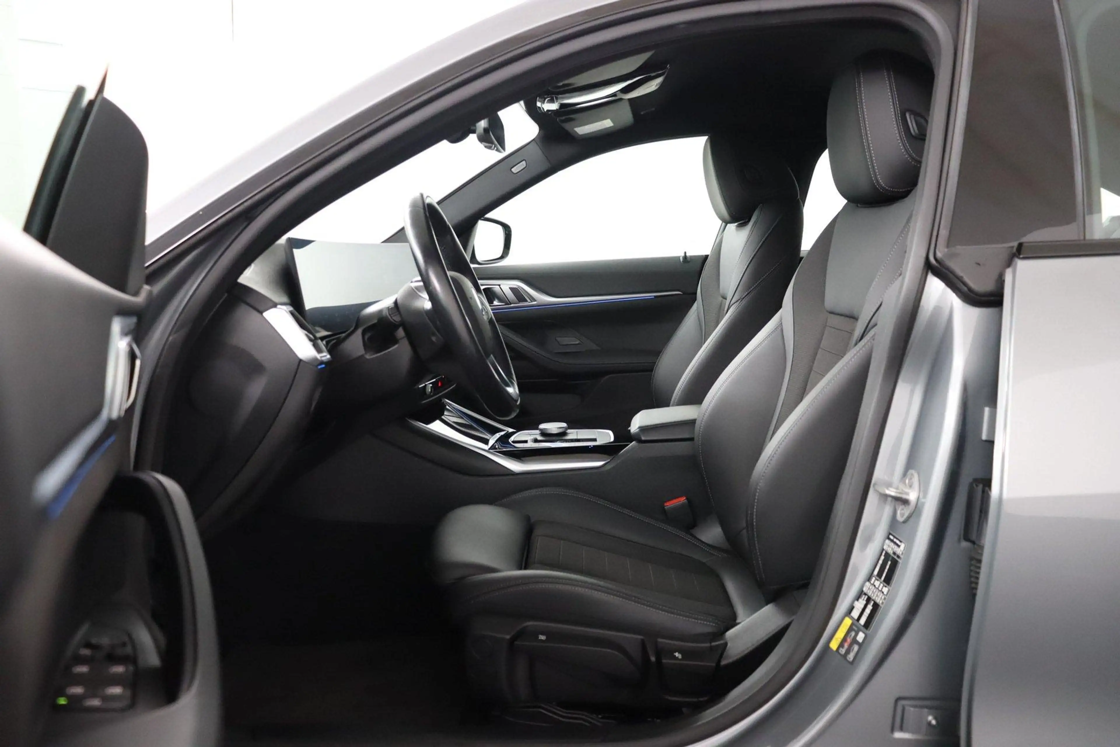 BMW i4 eDrive40 84 kWh | Stoelverwarming | Navigatie | Pa — photo 12