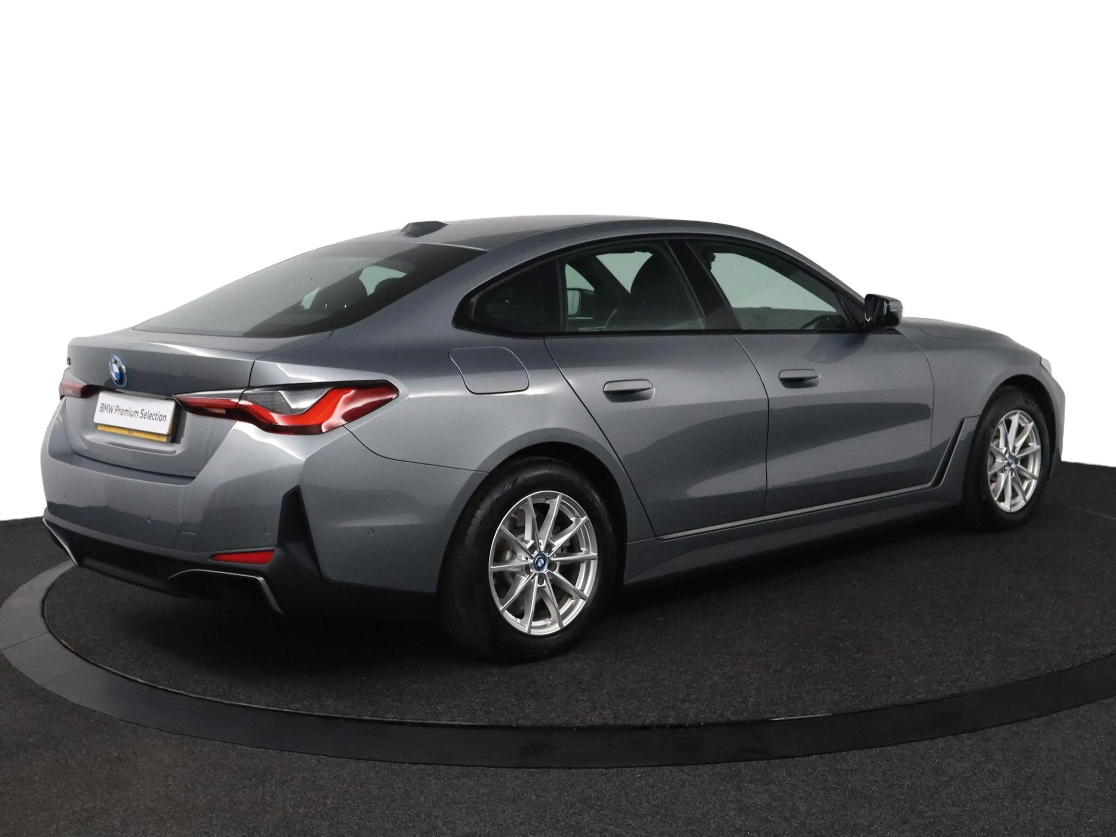 BMW i4 eDrive40 84 kWh | Stoelverwarming | Navigatie | Pa — photo 2