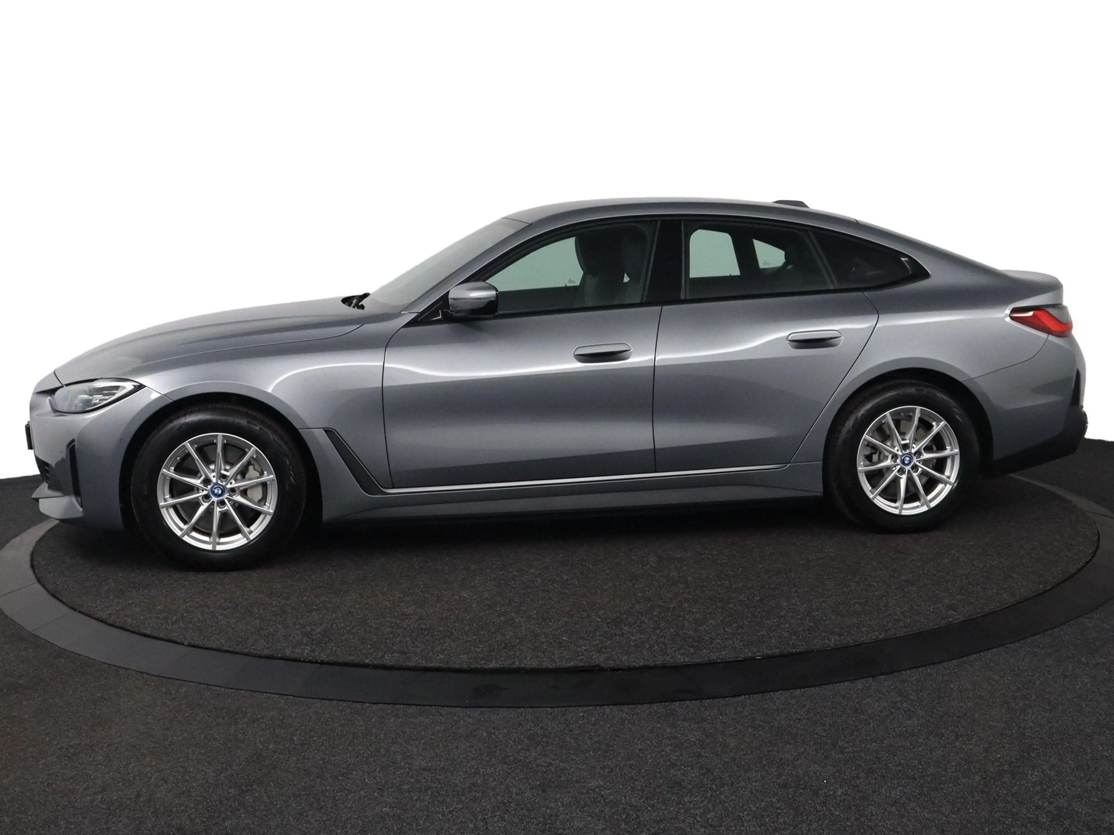 BMW i4 eDrive40 84 kWh | Stoelverwarming | Navigatie | Pa — photo 3