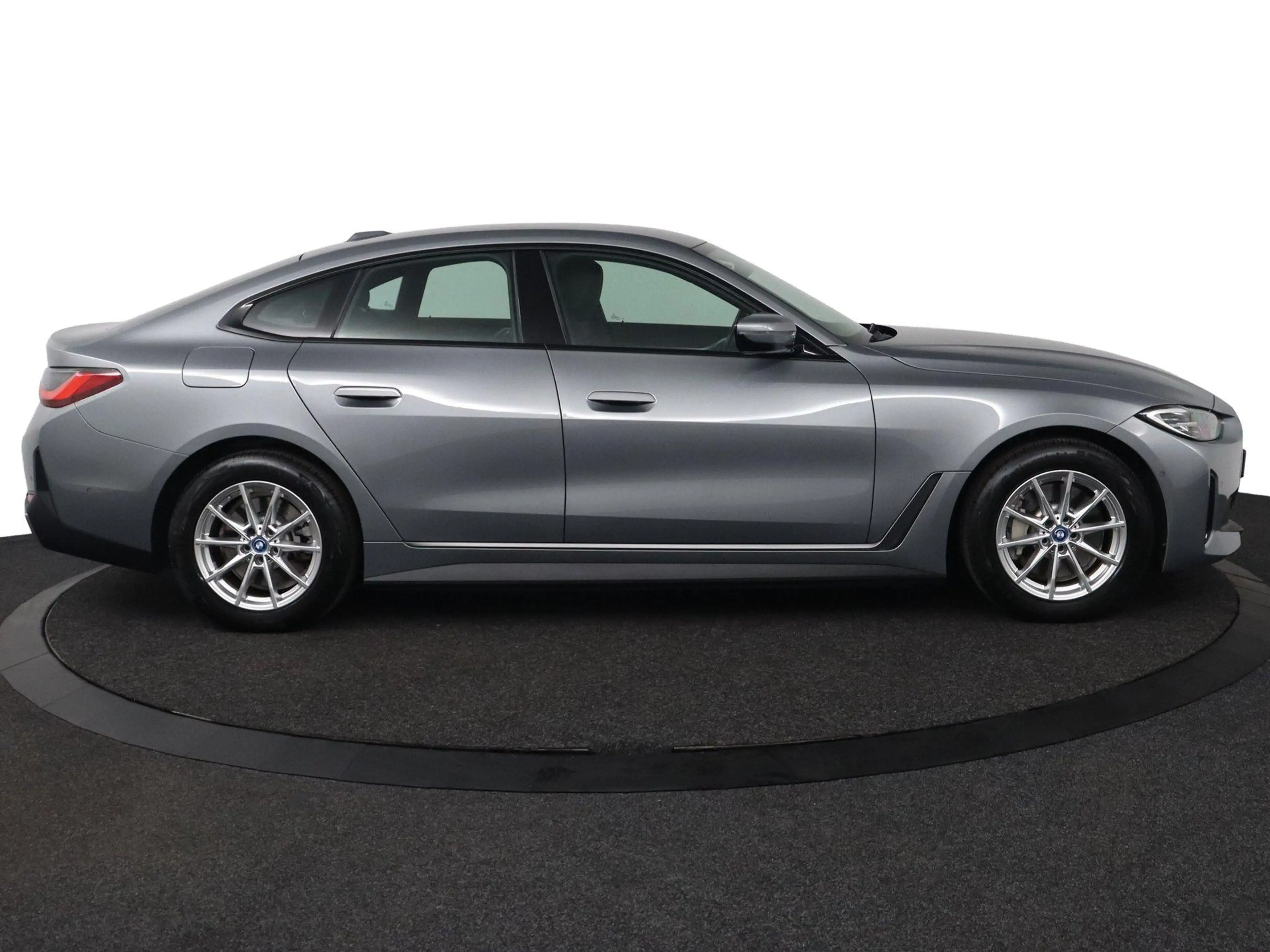 BMW i4 eDrive40 84 kWh | Stoelverwarming | Navigatie | Pa — photo 9