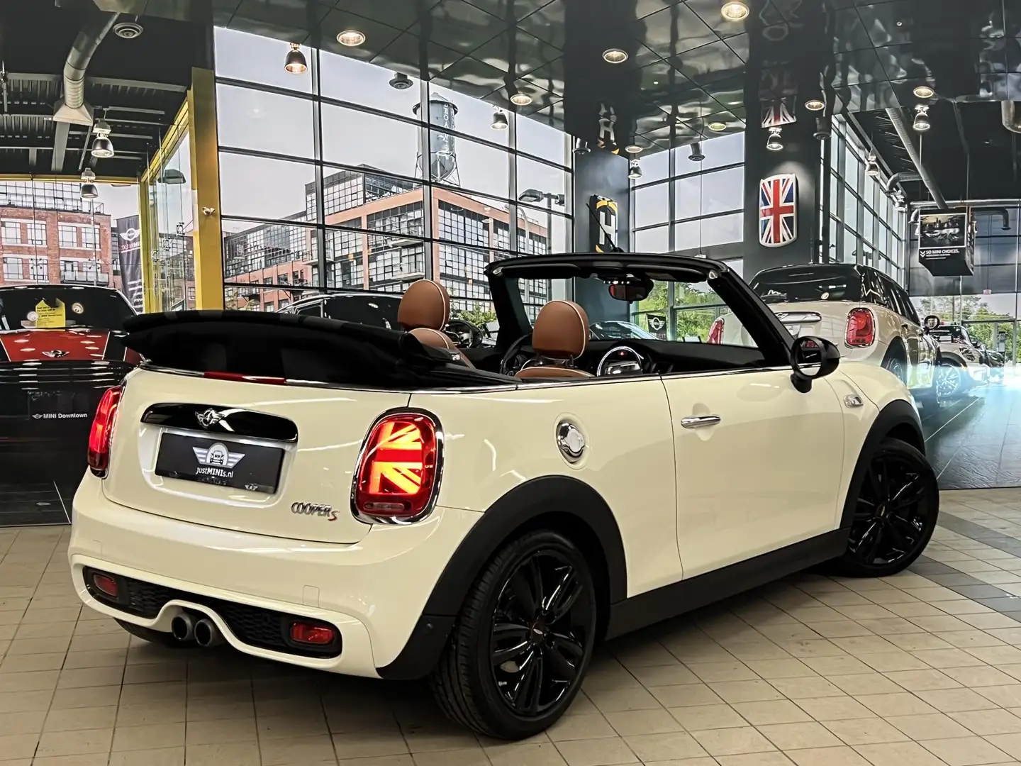 MINI John Cooper Works Cabrio S 2.0 NAVI LEDER JCW 17" UNION JACK DAK Bílá - 2