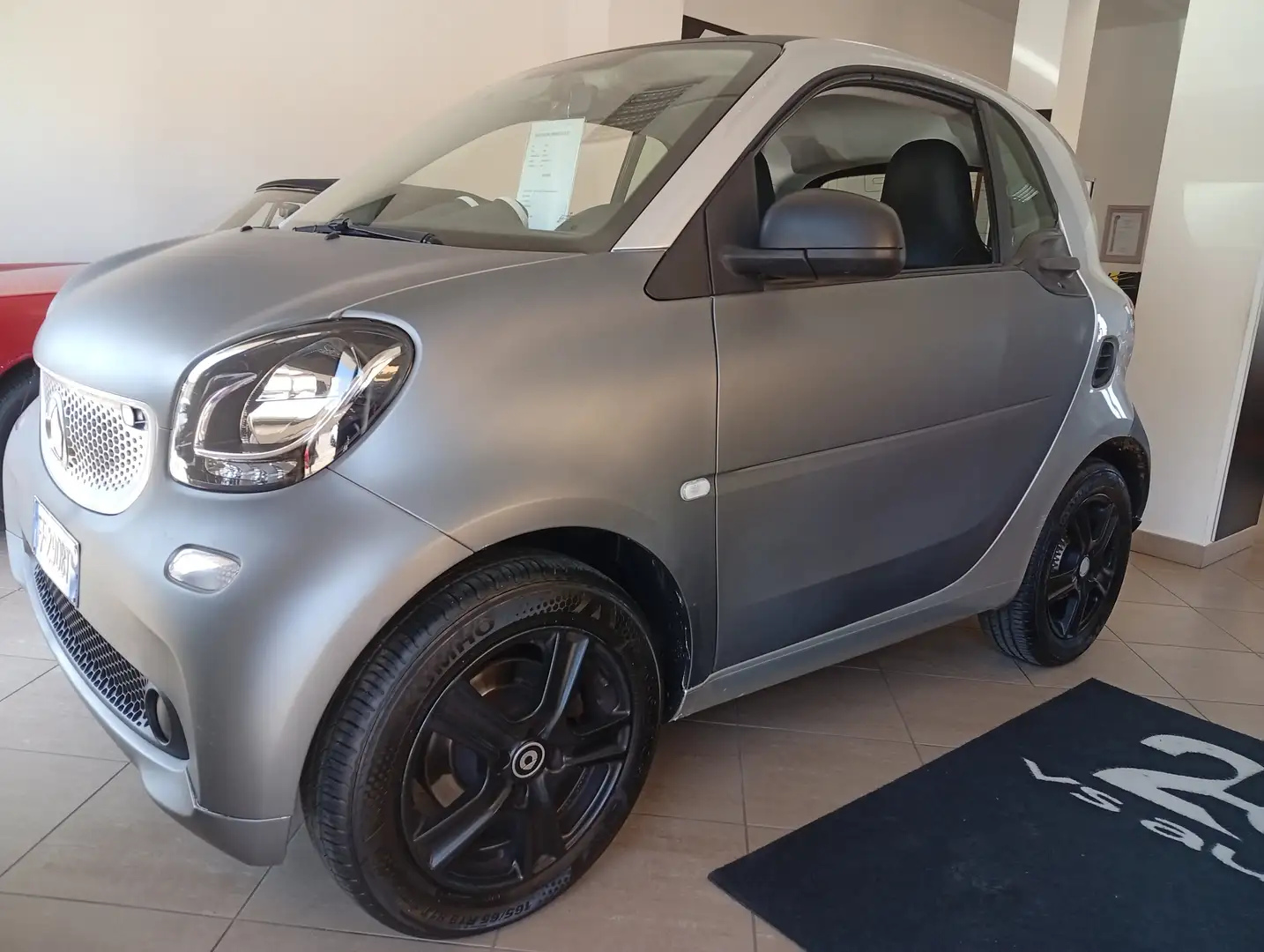 smart forTwo 1.0 Youngster 71cv twinamic Gris - 1