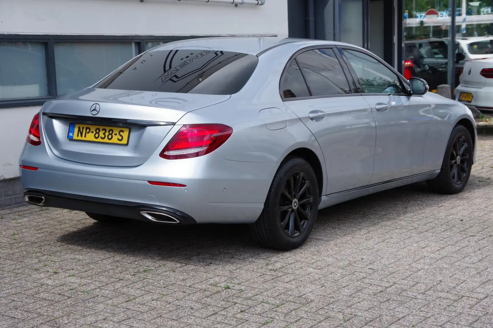 Mercedes-Benz E 200 Prestige Gris - 2
