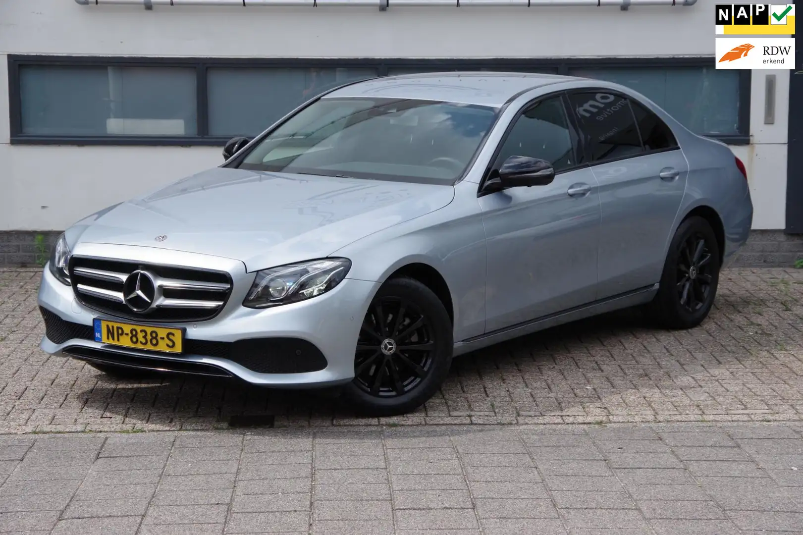Mercedes-Benz E 200 Prestige Gris - 1