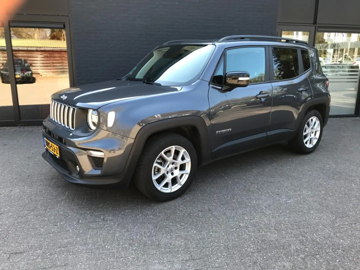 Jeep Renegade 1.5T E-HYBRID LTD **Carplay/keyless/navigatie** Grijs - 2