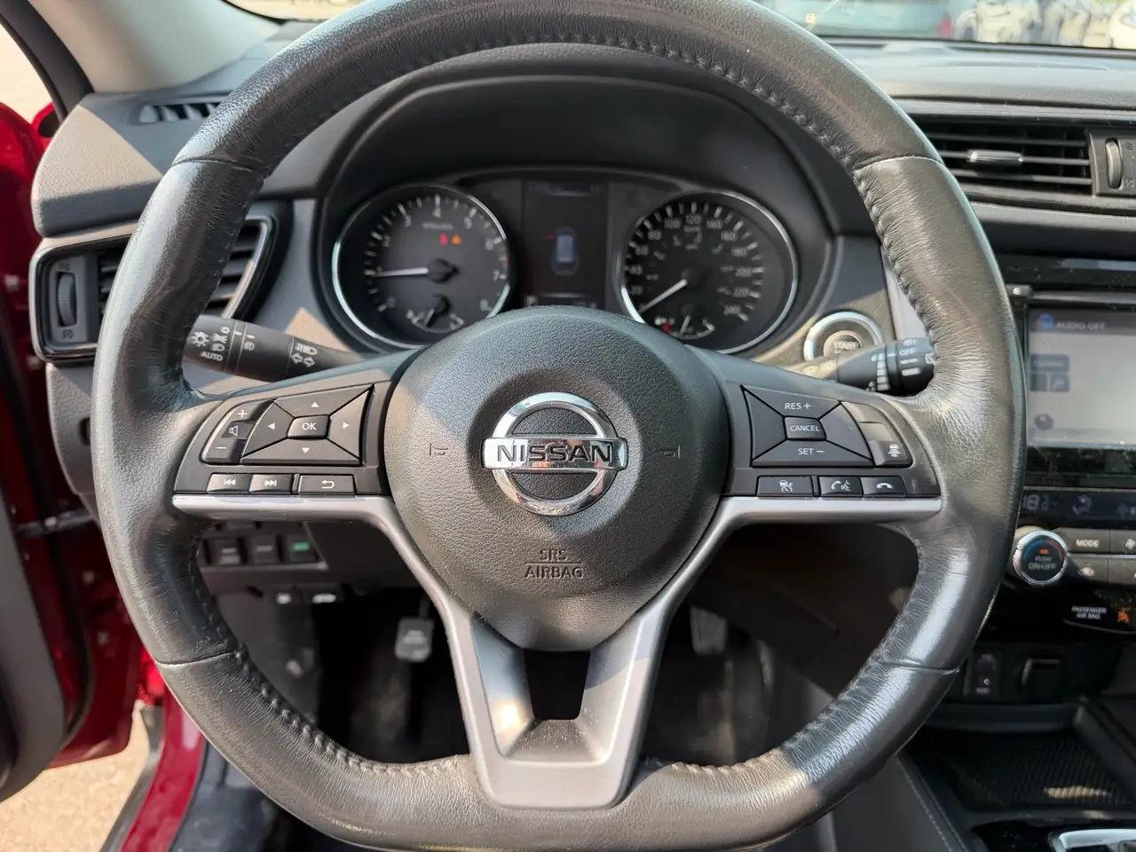 Nissan Rogue снимка Nissan Rogue