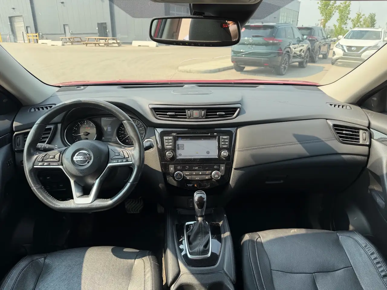 Nissan Rogue снимка Nissan Rogue