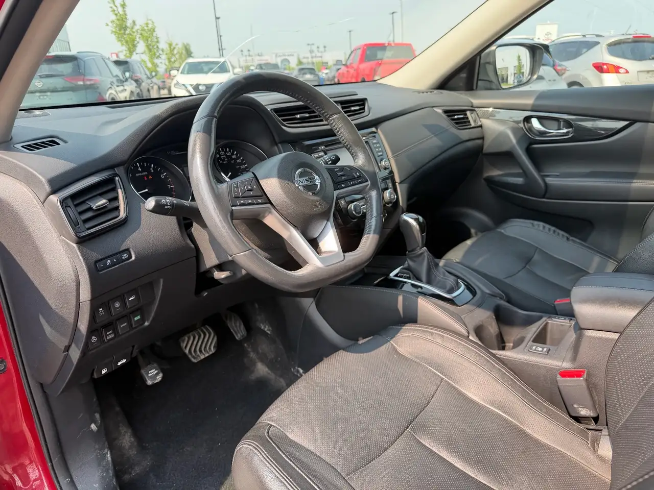 Nissan Rogue снимка Nissan Rogue