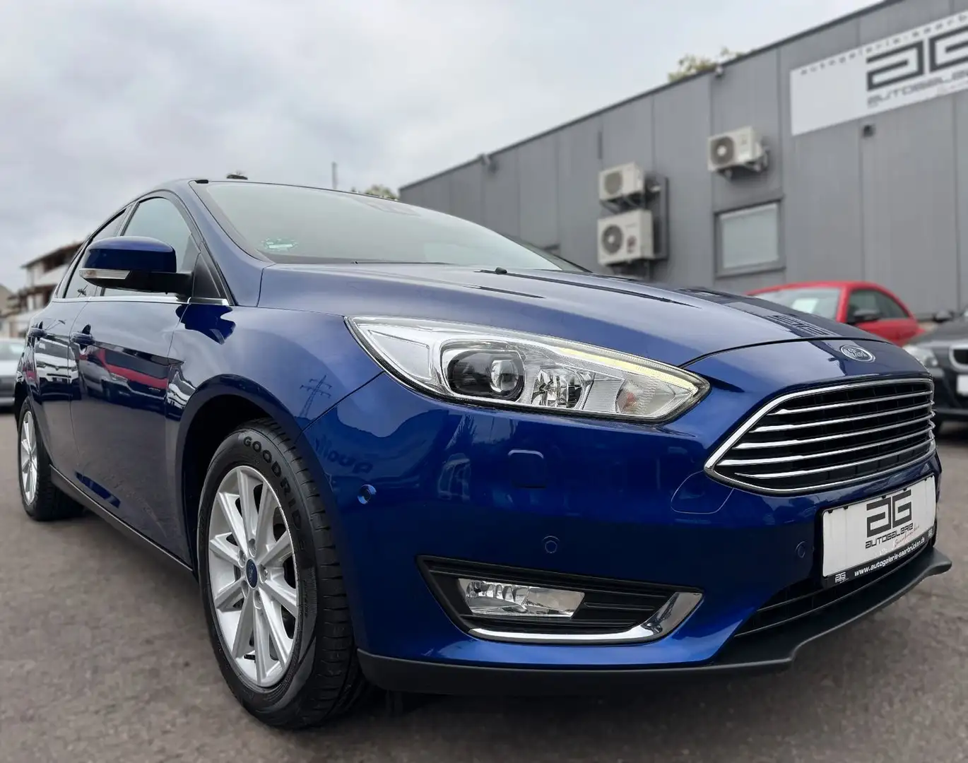 Ford Focus 1.5 Titanium *2.Hand/Navi/Bi-Xenon/LED* Bleu - 1