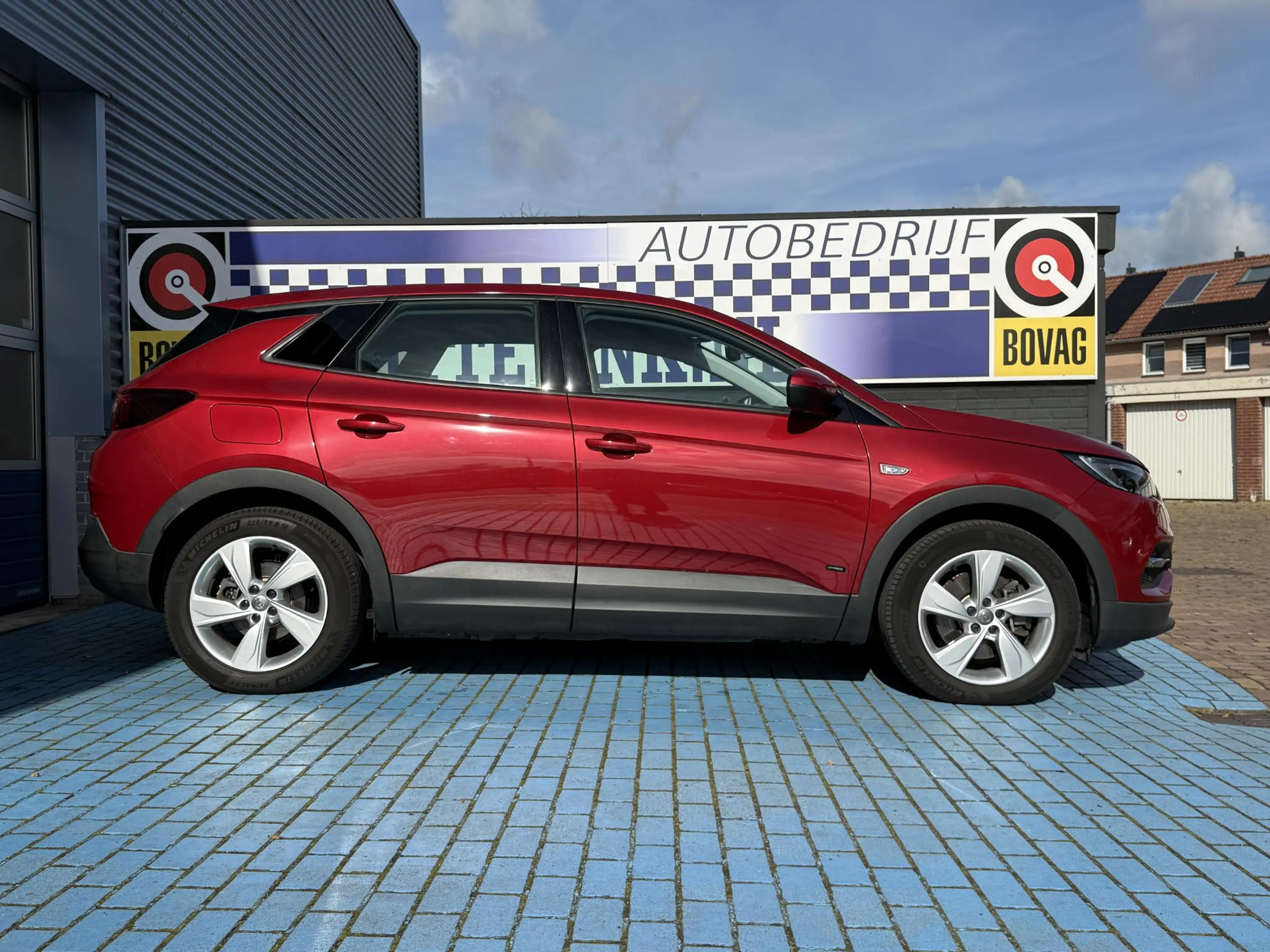 Opel Grandland X 1.6 Turbo Hybrid Business Elegance — photo 4