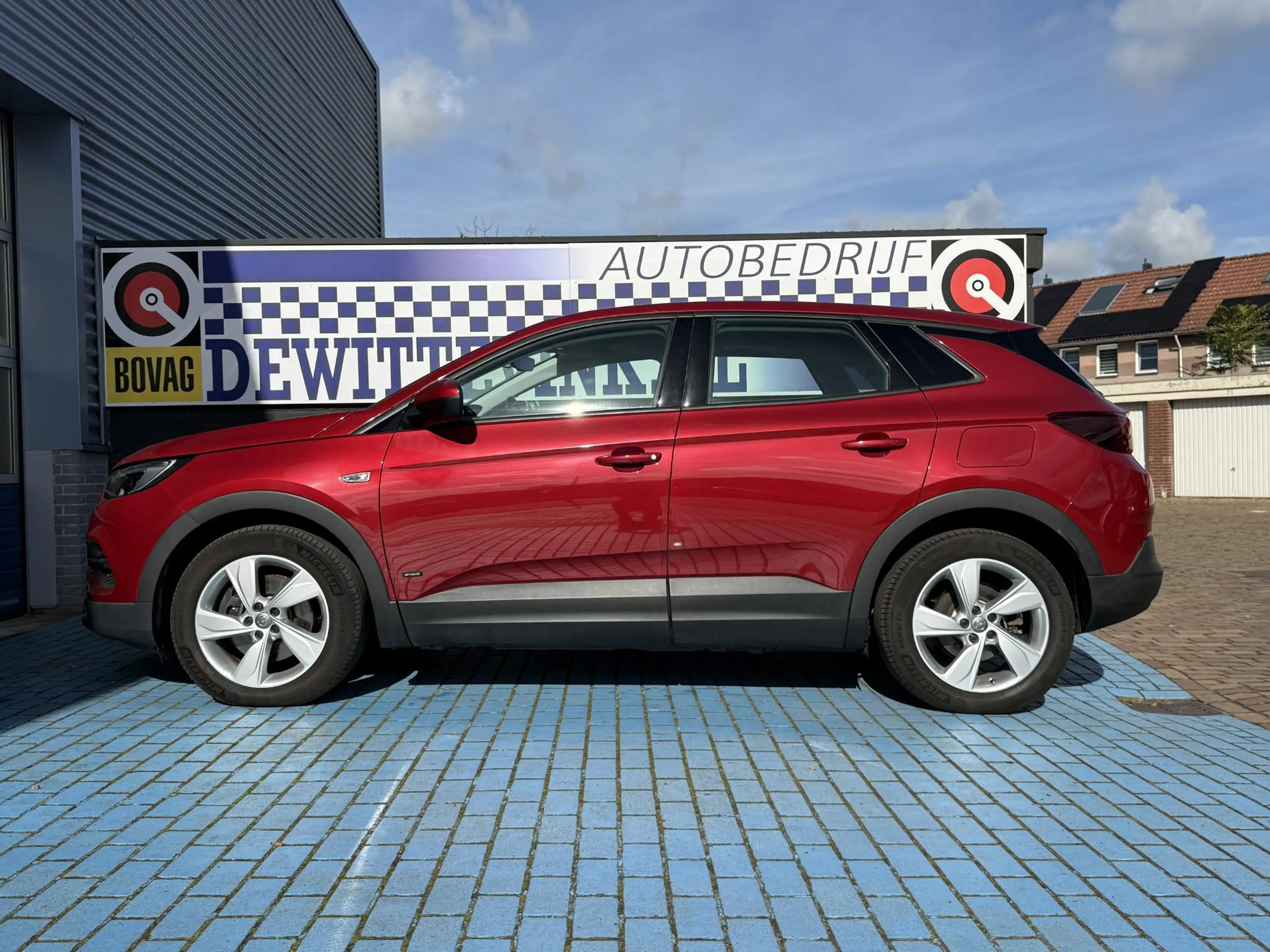 Opel Grandland X 1.6 Turbo Hybrid Business Elegance — photo 5