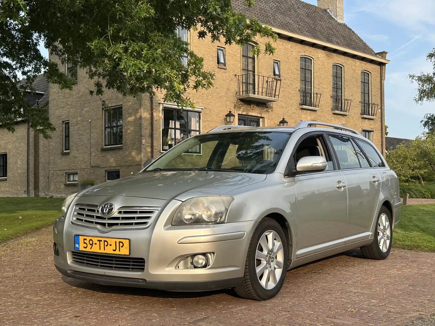 Toyota Avensis Wagon 2.0 VVTi Luna Nette staat * NAP Grijs - 1