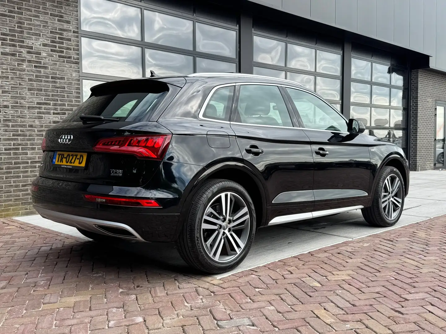 Audi Q5 2.0 TFSI quattro Sport | Pano | Led | 1/2 Leer | Zwart - 2