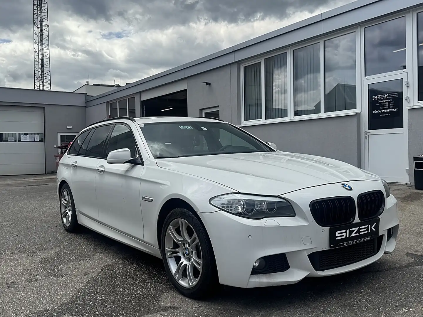 BMW 530 d xDrive Touring Österreich-Paket Aut. Weiß - 2